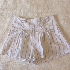 Sugar lips Short, cream with black strips, size S